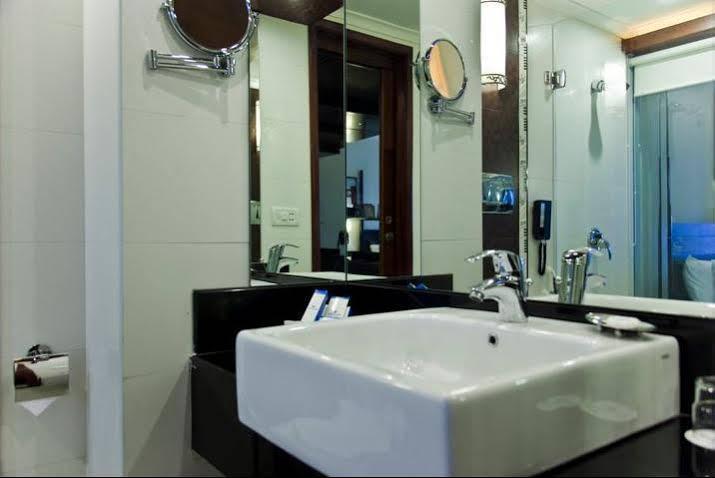Windsor Rajadhani Hotel Thiruvananthapuram Eksteriør bilde
